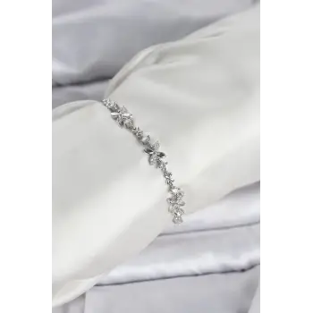 Gümüş Renk Yonca Model Zirkon Taşlı Asansörlü Kadın Bileklik