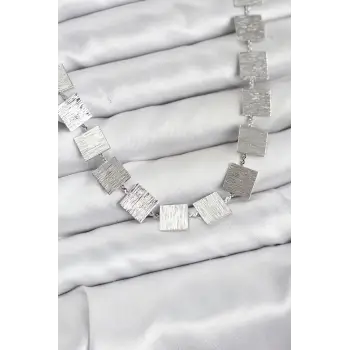 Kare Plaka Model Gümüş Renk Kadın Kolye