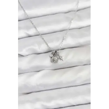 Pirinç Gümüş Renk Minimal Charmlı Kadın Kolye
