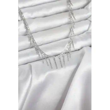Pirinç Gümüş Renk Saçaklı Model Kadın Kolye