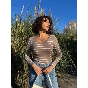 V yaka çizgili bluz bej A3699