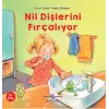 Nil Dişlerini Fırçalıyor