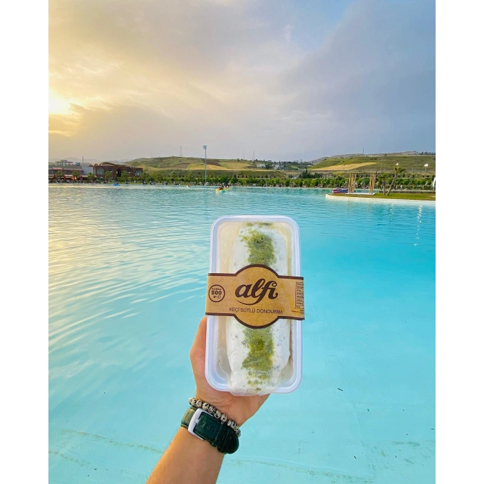 1 KG 75 SAAT ŞOKLU KEÇİ SÜTLÜ ŞEKERLİ DONDURMA