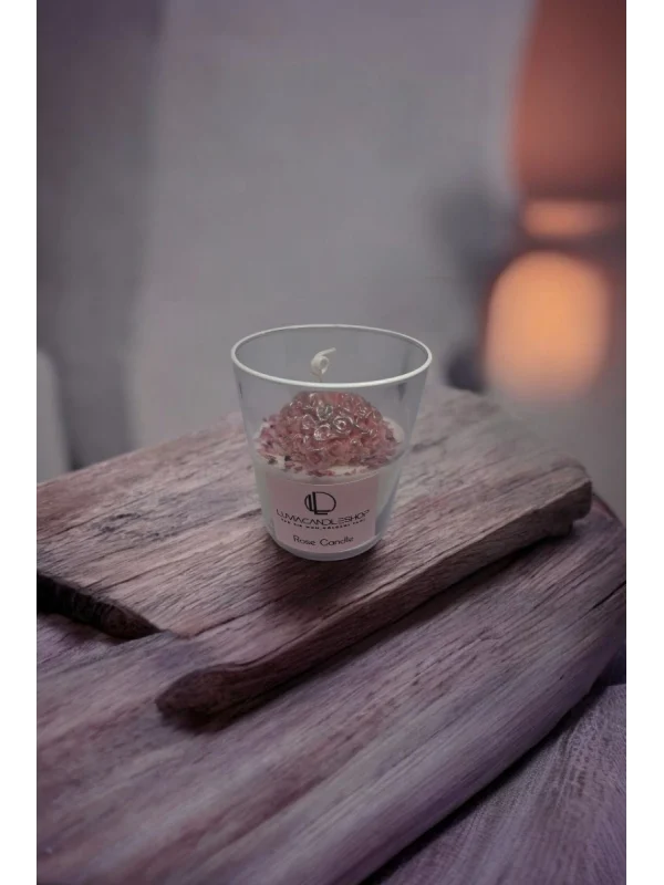 lila bardakta soya mum gül esanslı