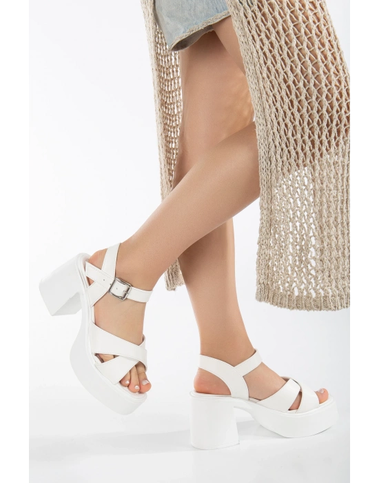 Kadın 8 cm Yazlık Çapraz Sandalet Beyaz