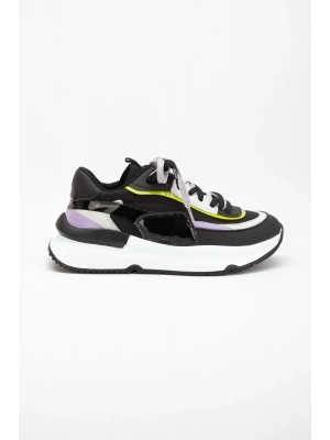 Siyah Kapitone Detaysız Spor Ayakkabı