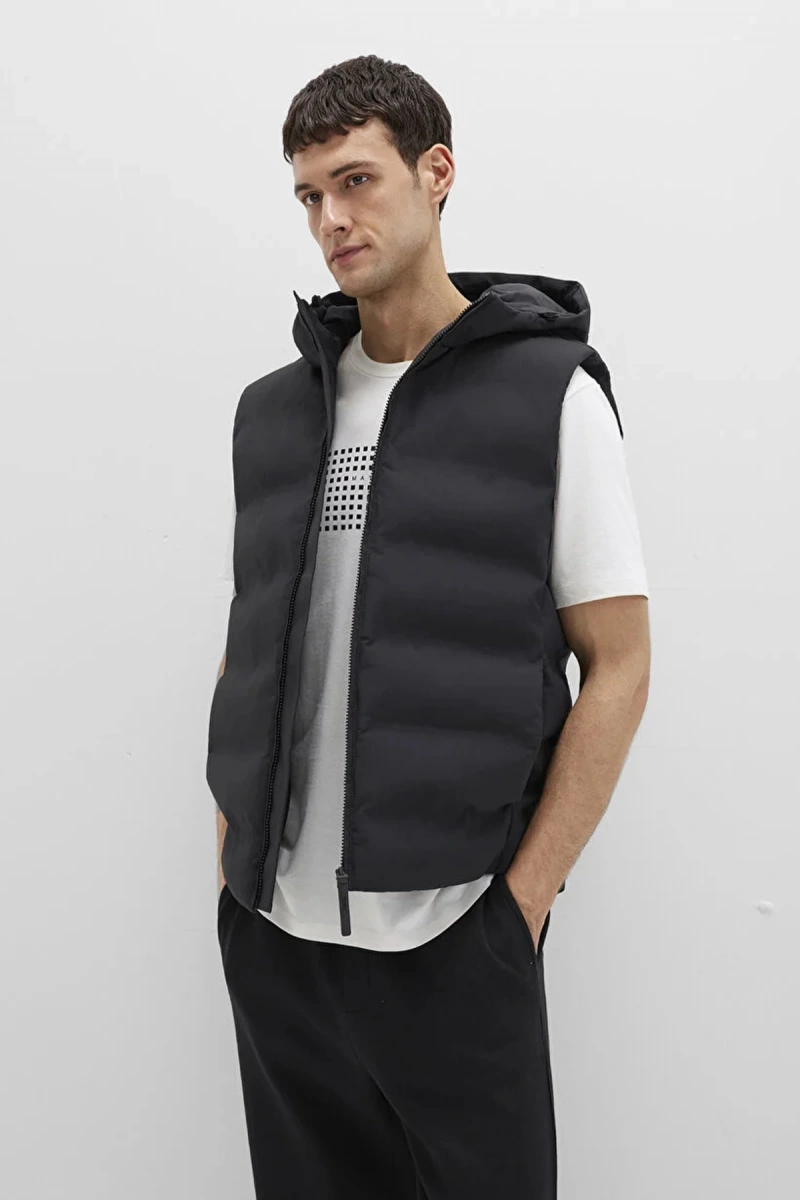 Mavi 0110619 Kapusonlu Kolsuz Erkek Yelek - Siyah