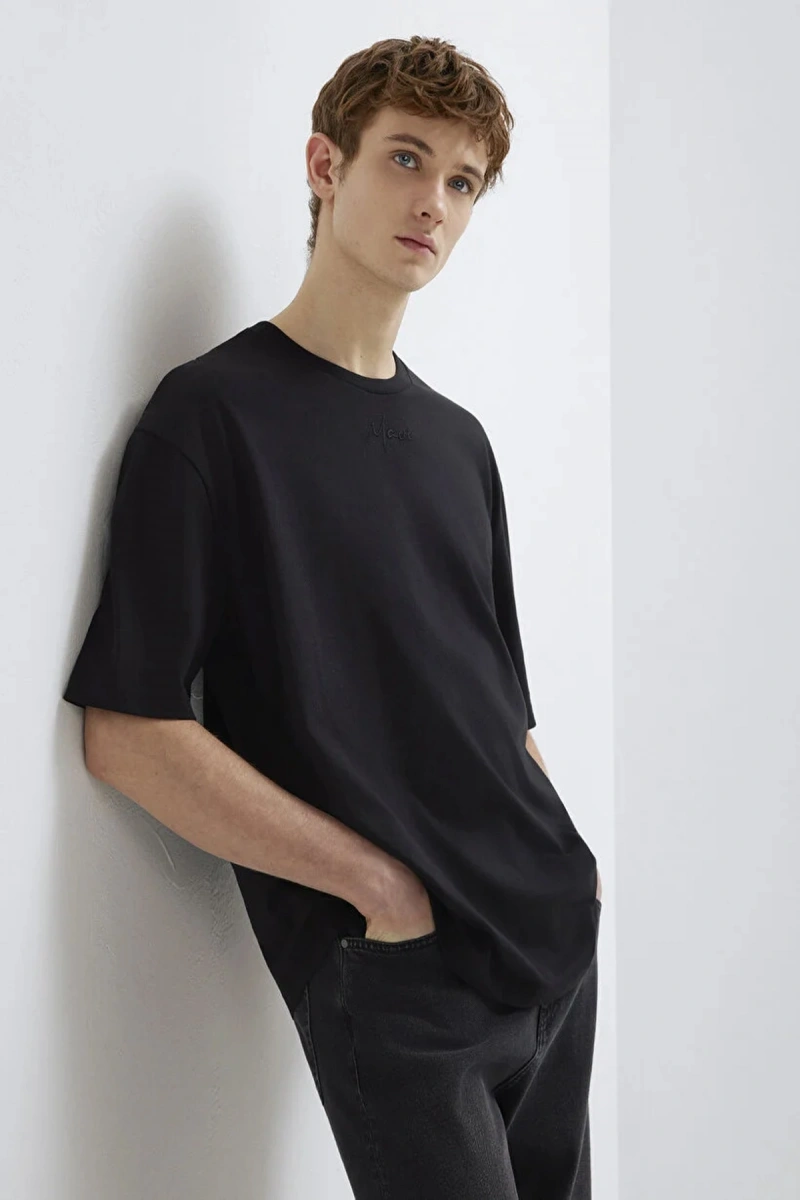 Mavi 0613130 0 Yaka Erkek Tshirt - Siyah