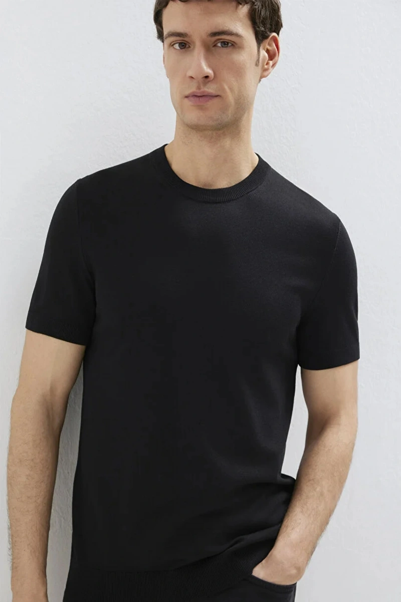 Mavi 0710250 0 Yaka Erkek Tshirt - Siyah