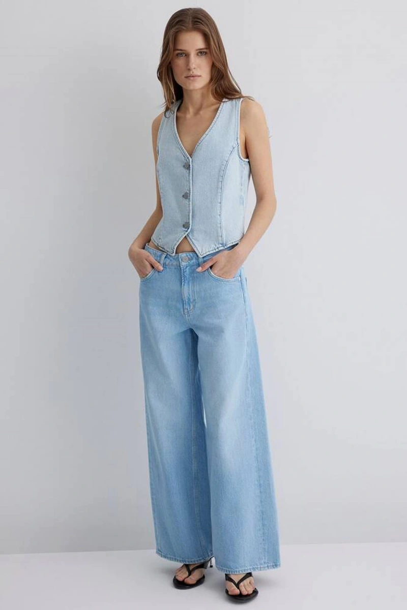 Mavi 1110448 Uc Dugmeli Kolsuz Kot Yelek - Buz Mavi