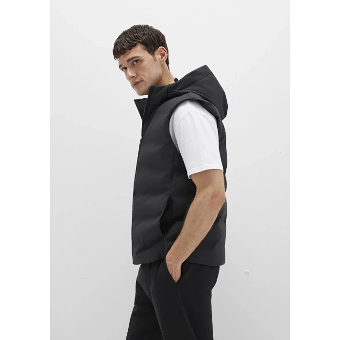 Mavi 0110619 Kapusonlu Kolsuz Erkek Yelek - Siyah
