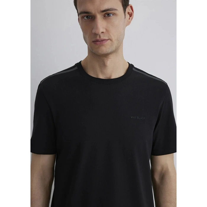 Mavi 0612689 0 Yaka Erkek Tshirt - Siyah