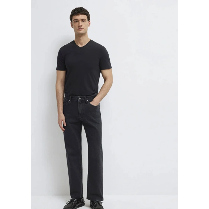 Mavi 061748 V Yaka Erkek Basic Tshirt - Siyah