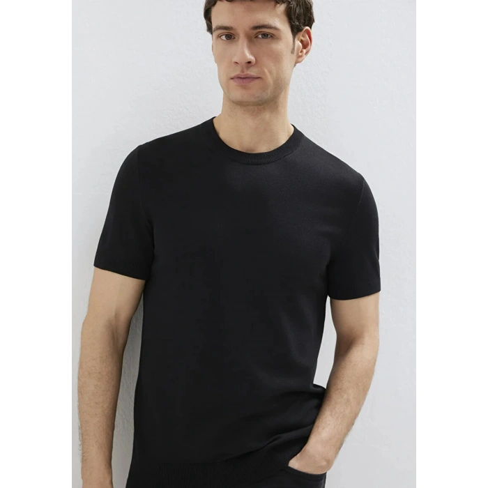 Mavi 0710250 0 Yaka Erkek Tshirt - Siyah