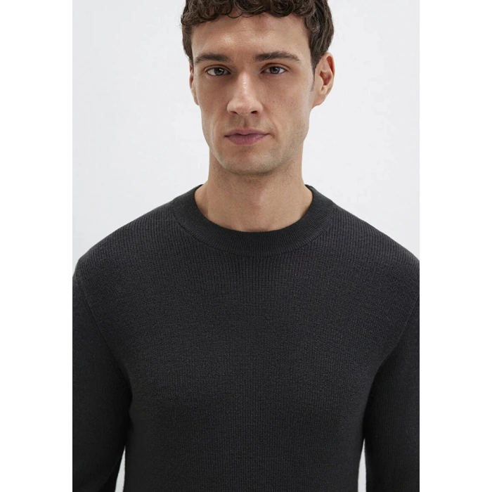 Mavi 0710291 0 Yaka Erkek Triko - Siyah