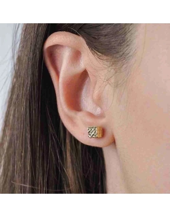 14 Ayar Altın Kare Desenli Vidalı Küpe