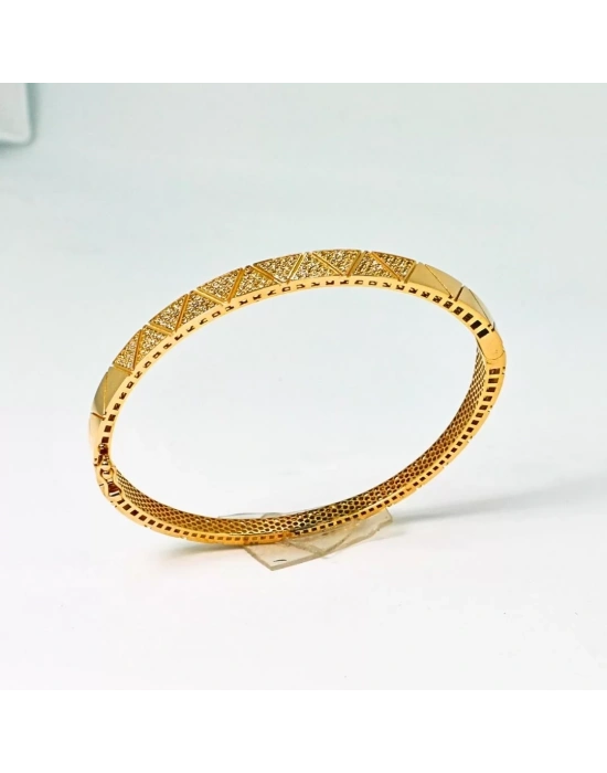 8 Ayar Altın Piramit Kelepçe