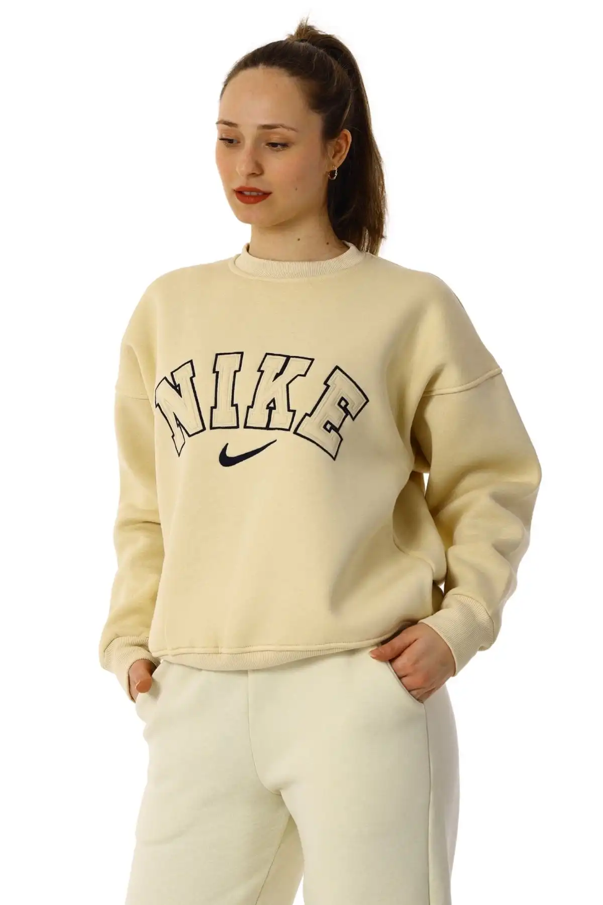 Kadın Bisiklet Yaka Nakış Desenli İçi Pamuklu Oversize Kalıp Sweatshirt Krem
