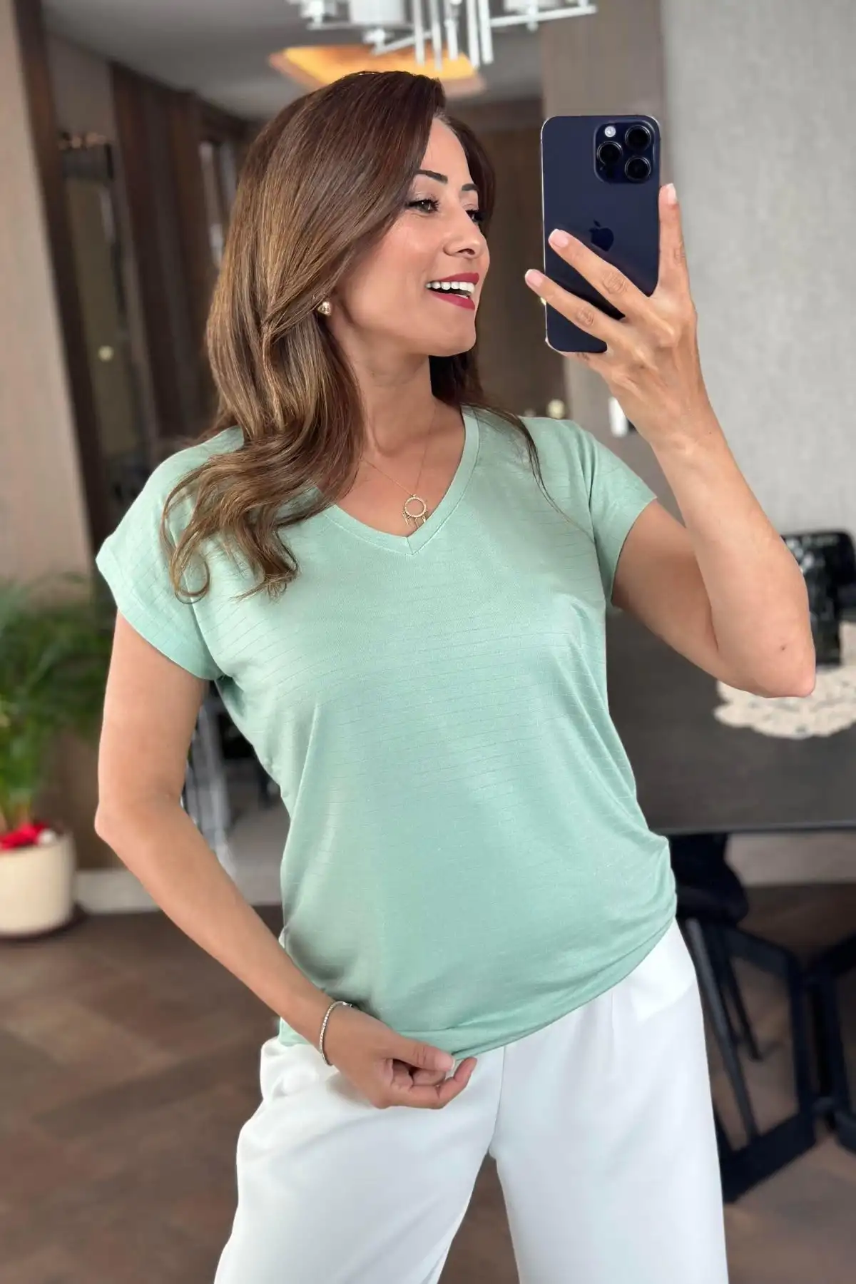 Kadın V Yaka Basic Pamuklu T-Shirt Mint Yeşili