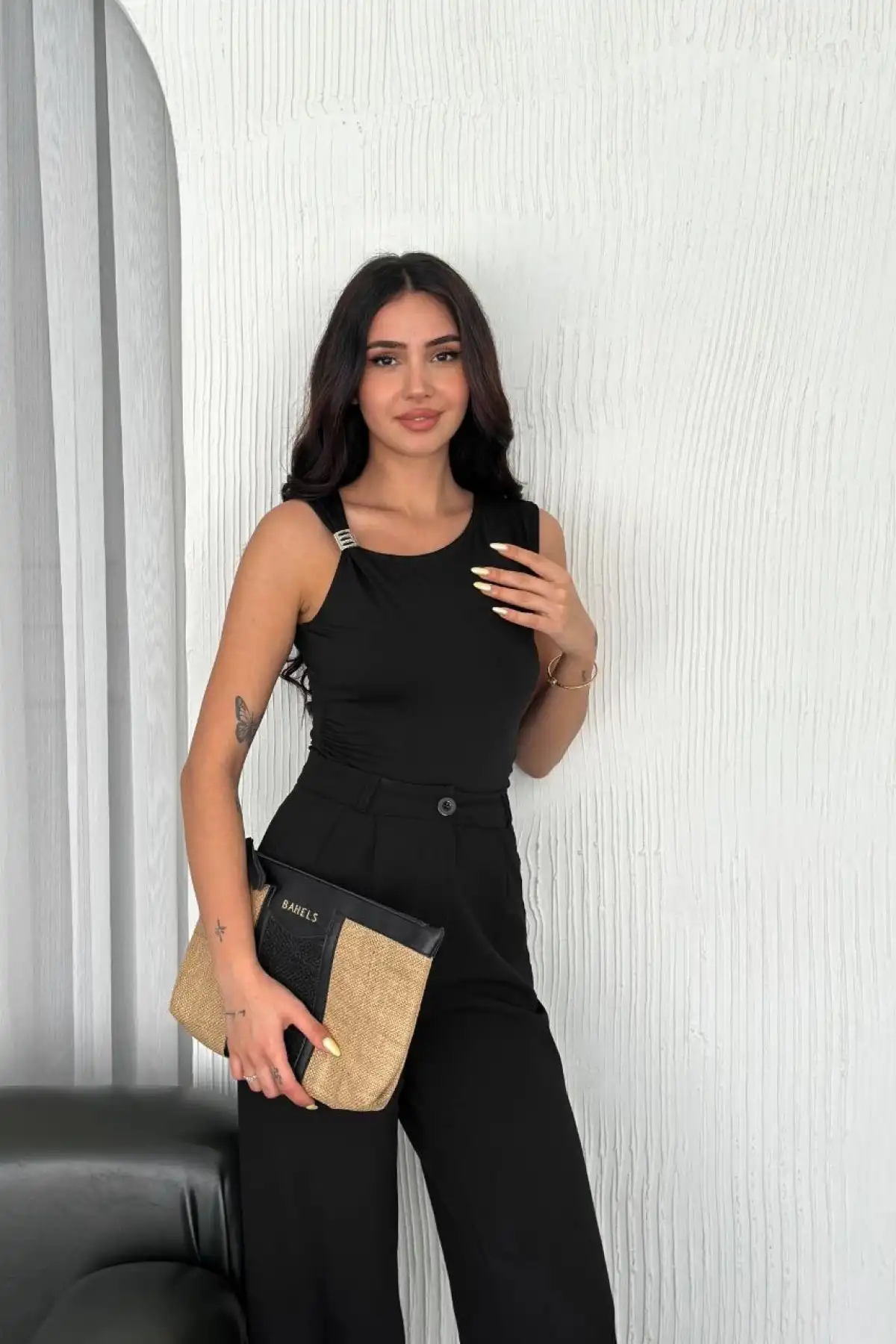 Osy Modal Yumuşak Dokulu Kumaş Bisiklet Yaka Kadın Sıfır Kol Bluz Omuz Toka Aksesuar Detaylı - Siyah