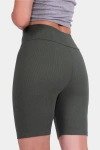 Haki Yeşil Yüksek Bel Toparlayıcı Fitilli Kısa Şort Tayt