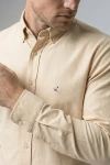 Erkek Lüks Gabardin Kumaş Cepsiz Regular Fit Düğmeli Yaka Gömlek - Bej