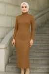 Kadın Tesettür Triko Elbise – Boğazlı Uzun Fitilli Dokuma, Esnek Tam Kalıp, 130 cm Midi Boy, Bahar & Kış Şık Rahat Stil - Kahverengi