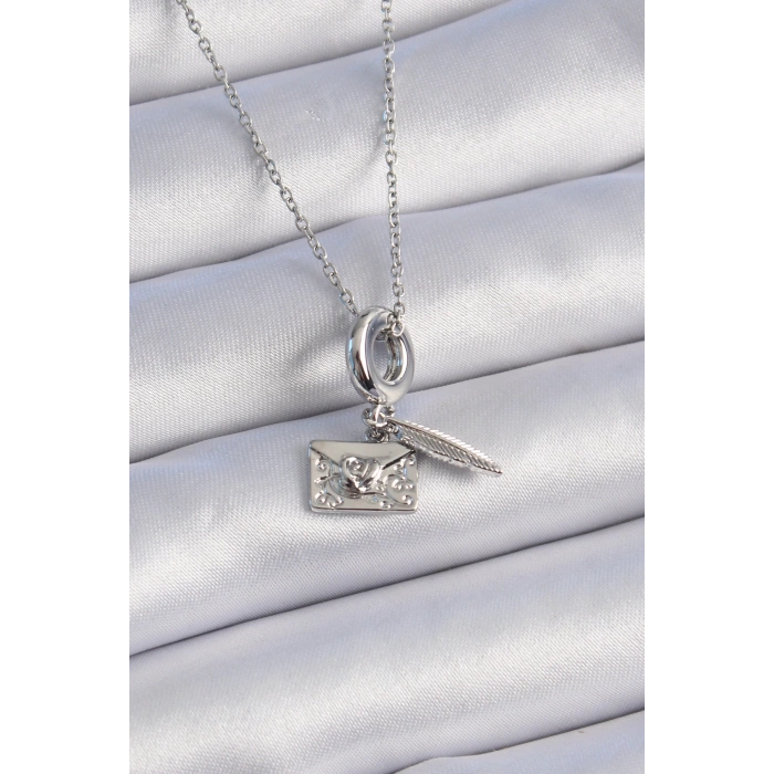 316L Çelik Gümüş Renk Kalp Detay Mektup Figür Charm Model Kadın Kolye