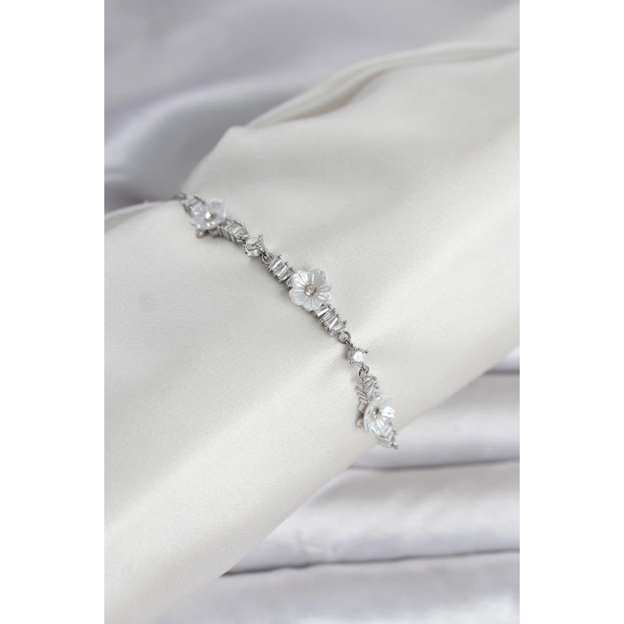 Baget Zirkon Taşlı Çiçek Model Gümüş Renk Asansörlü Kadın Bileklik