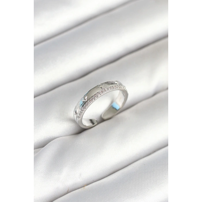 Gümüş Renk Şerit Zirkon Taşlı Kadın Yüzük