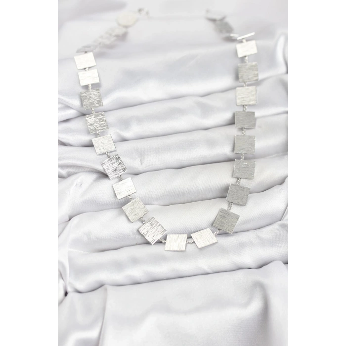 Kare Plaka Model Gümüş Renk Kadın Kolye