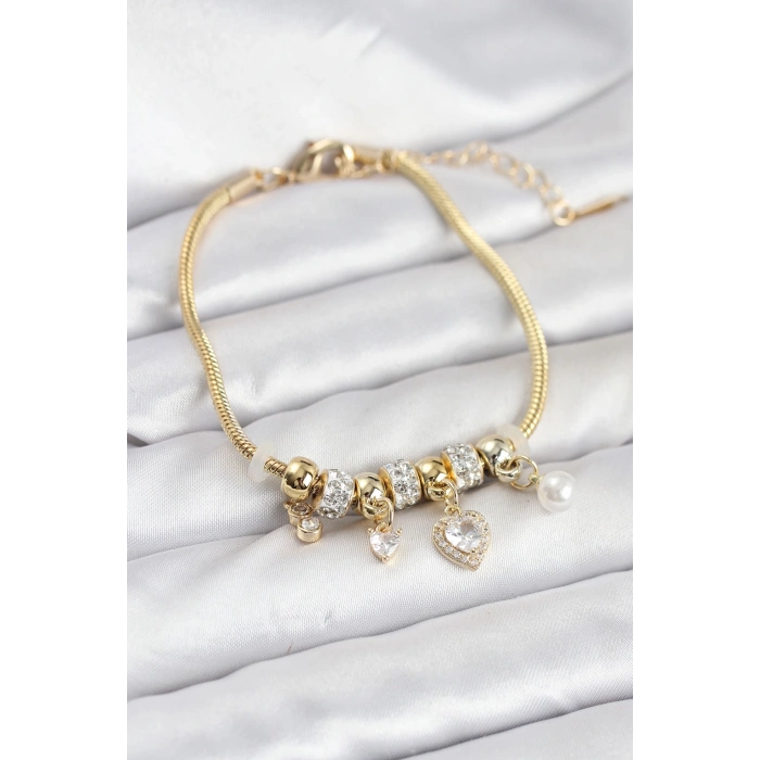 Pirinç Gold Renk Kalp Charmlı Kadın Bileklik