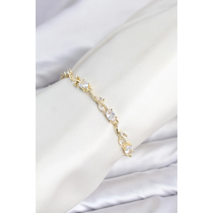 Pirinç Gold Renk Zirkon Taşlı Çiçek Model Kadın Bileklik