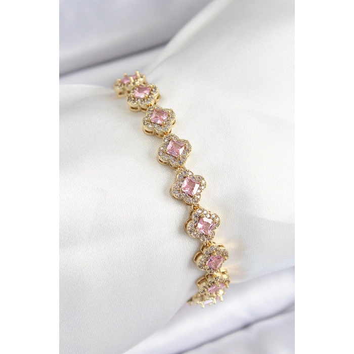 Pirinç Zirkon Taşlı Pembe Yonca Baget Model Gold Renk VIP Seri Kadın Bileklik
