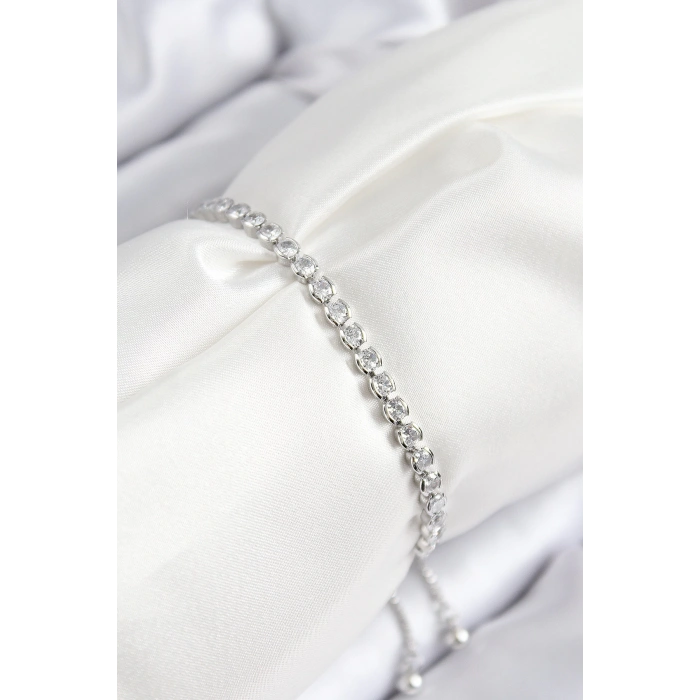 Pirinç Zirkon Taşlı Sıralı Model Gümüş Renk Asansörlü Kadın Bileklik