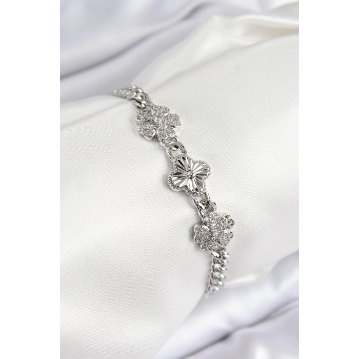 Pirinç Zirkon Taşlı Yonca Model Gümüş Renk Kadın Bileklik