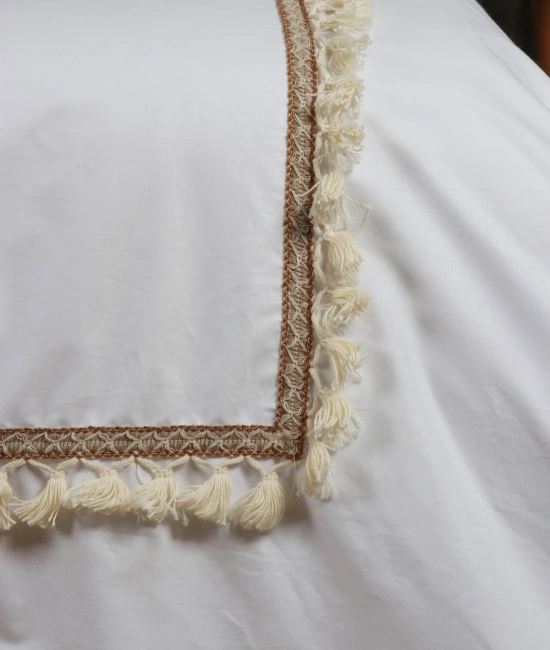 Beyaz Ponponlu %100 Pamuk Çift Kişilik Nevresim Takımı