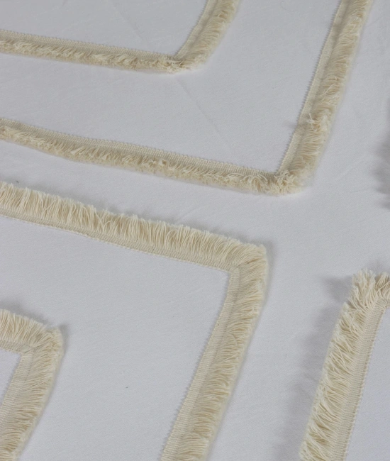 Beyaz Pamuk Keten Çoklu Püsküllü Çift Kişilik Nevresim Takımı (2 Yedek Yastıklı)