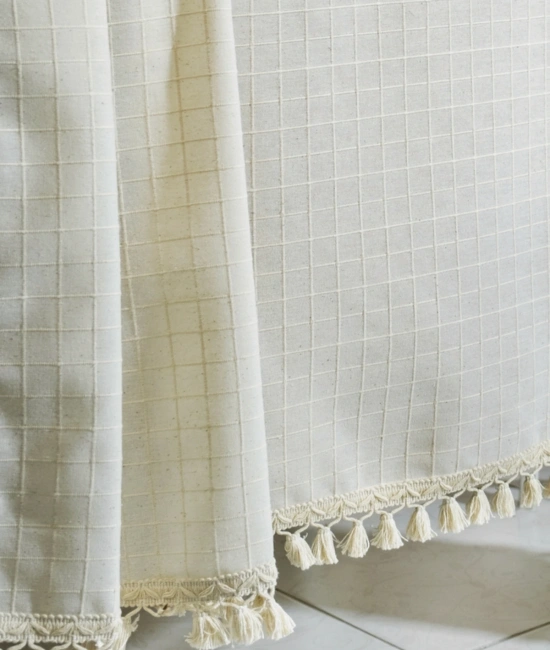 DESENLİ Krem Ponponlu Masa Örtüsü