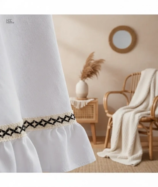 Beyaz Keten Özel Seri Fırfırlı Masa Örtüsü