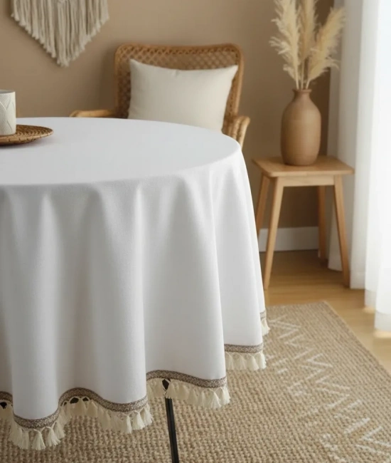 Beyaz Keten Şerit Ponponlu Yuvarlak Masa Örtüsü