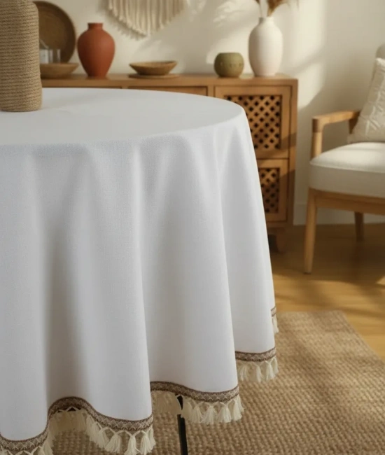 Beyaz Keten Şerit Ponponlu Yuvarlak Masa Örtüsü