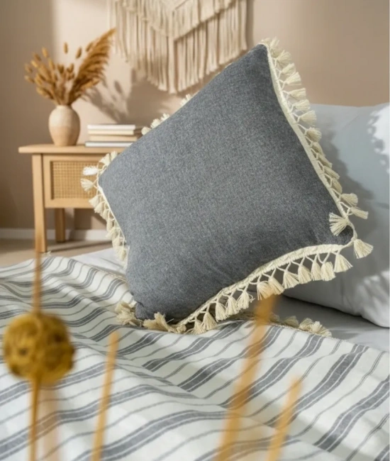 Gri Antrasit Ponponlu Kırlent 2 Adet Kırlent Kılıfı (43 x 43)