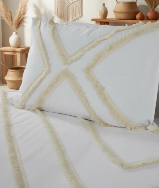 Beyaz Pamuk Keten Çoklu Püsküllü Çift Kişilik Nevresim Takımı (2 Yedek Yastıklı)