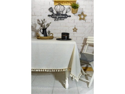 DESENLİ Krem Ponponlu Masa Örtüsü