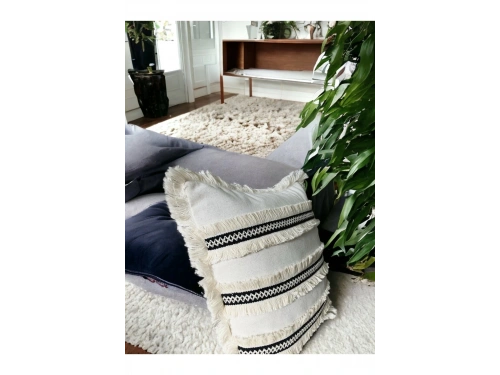 Özel Tasarım Siyah Püsküllü Tekli Keten Krem Kırlent Kırlent Kılıfı 43*43