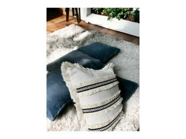 Özel Tasarım Siyah Püsküllü Tekli Keten Krem Kırlent Kırlent Kılıfı 43*43