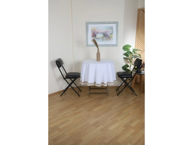 Beyaz Keten Şerit Ponponlu Yuvarlak Masa Örtüsü