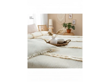 Krem Örgü Dantelli Ve Püsküllü Battal Boy Yatak Örtüsü (240 X 260)