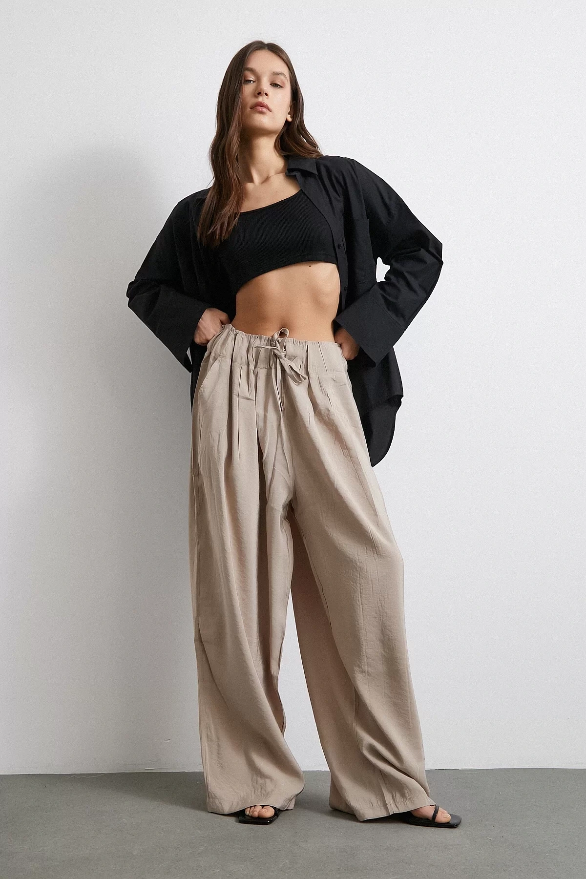 Piliseli Halter Yaka Krem Bluz